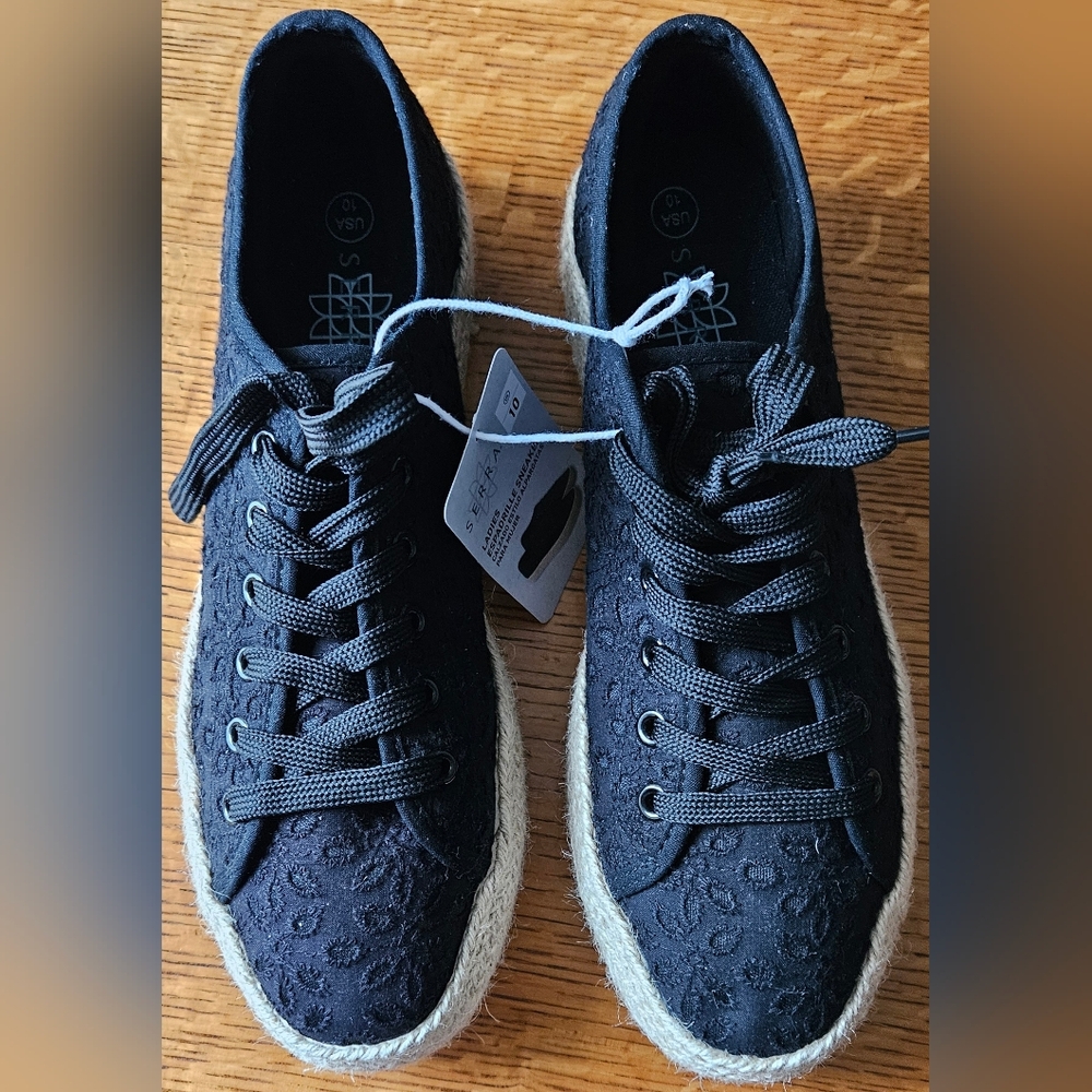 Canvas Eyelet Lace Show